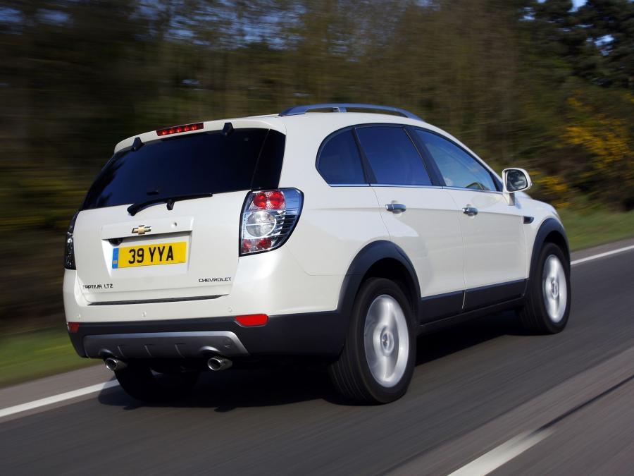  Chevrolet Captiva 2011 года  (UK) (фото 8 из 16)